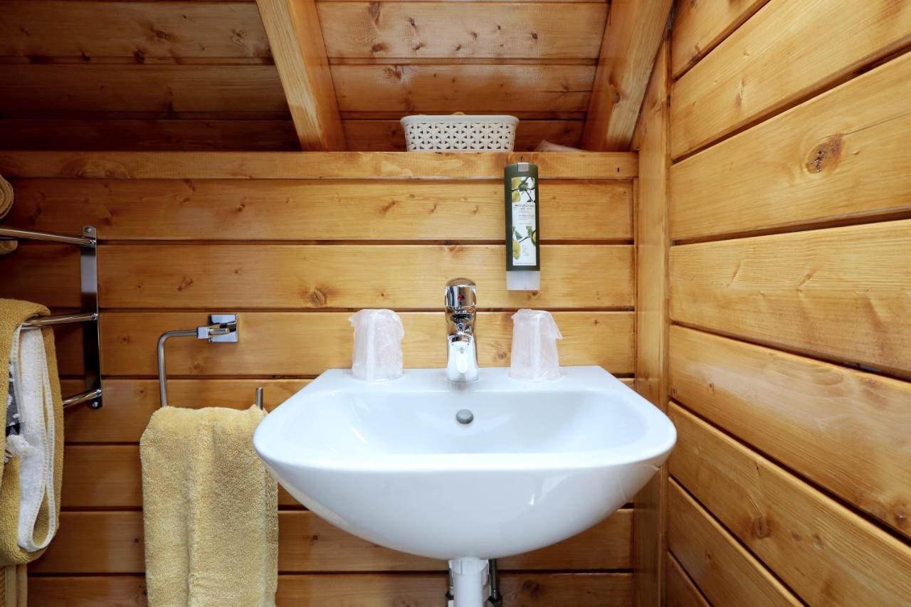 Elsay May Luxury Hot Tub Lodges Exclusively For Couples Over 25Yrs And Dog Friendly Turnberry Exterior foto